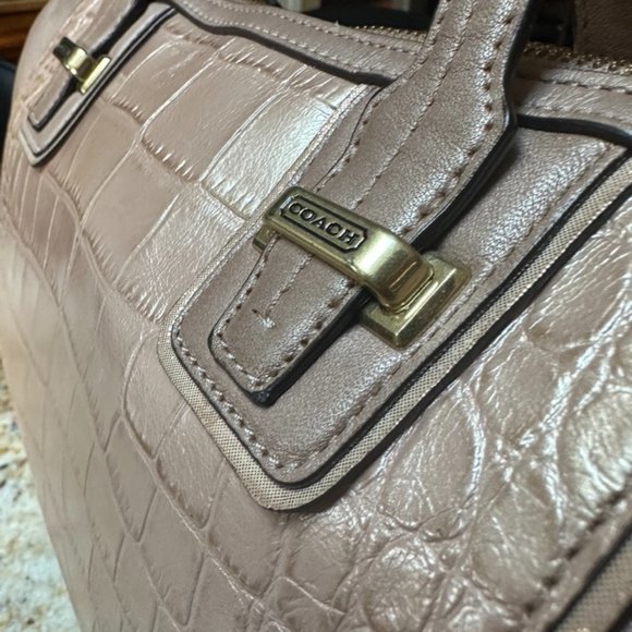 Coach purse wtih detachable strap - Picture 8 of 16